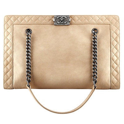 Boy Chanel Reverso beigeshoppingbag